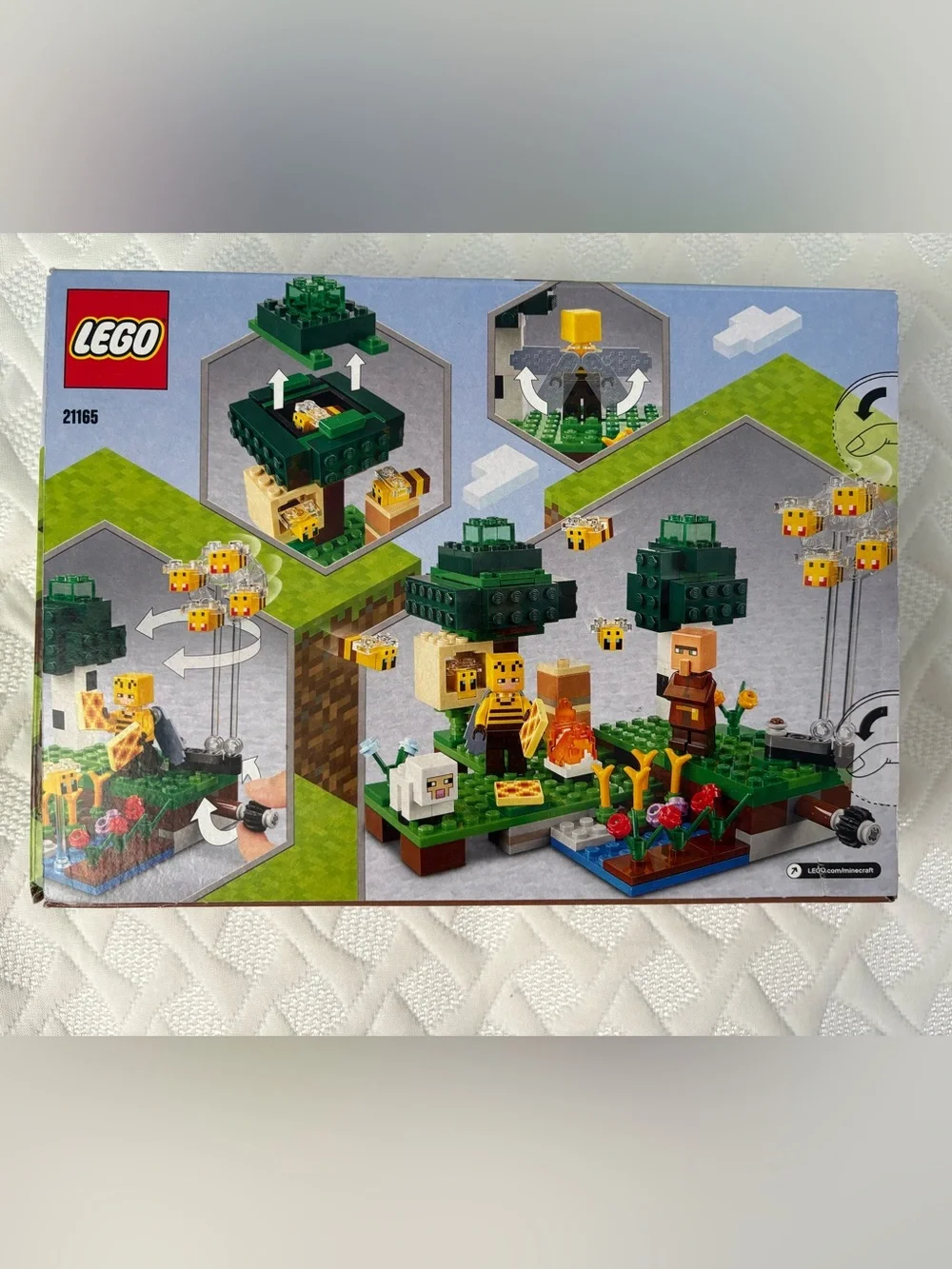Lego Minecraft The Bee Farm - Picture 2 of 4